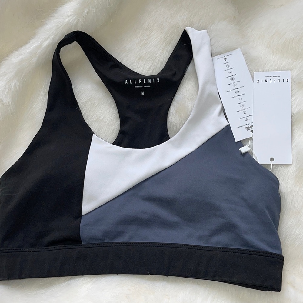 NWT- color block sports bra